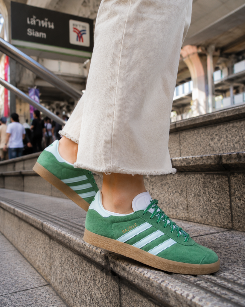 walking shoes for Bangkok capsule wardrobe